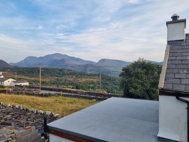 Breathtaking views of Yr Wyddfa (Snowdon) Main Photo