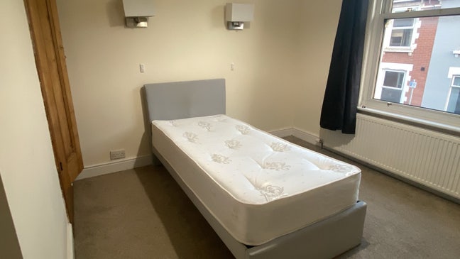 Double room to rent near University of Portsmouth Main Photo