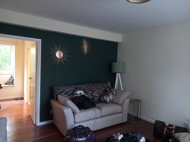 Spacious room to let in two bed maisonette Main Photo