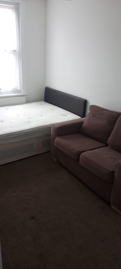Lovely Double Room East Ham Main Photo