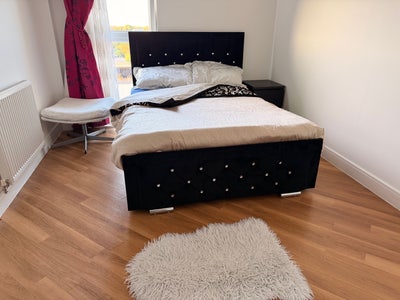 Spacious 2 double bedroom in a 2 bedroom apartment Main Photo