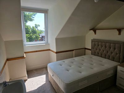 Spacious, Warm house. Last room! Main Photo