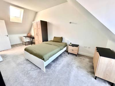 En-suite Master Room -Fully furnished  Main Photo