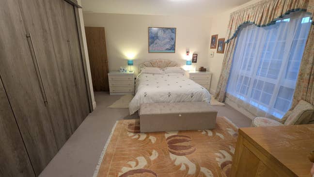 Large Modern Master Double w/Ensuite Main Photo