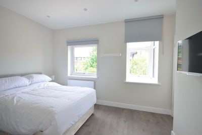 Subletting room in our beautiful & modern house  Main Photo