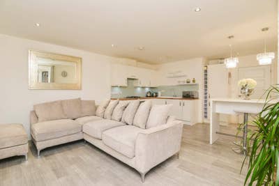 Spacious Part-Furnished Room – Bills Included Main Photo