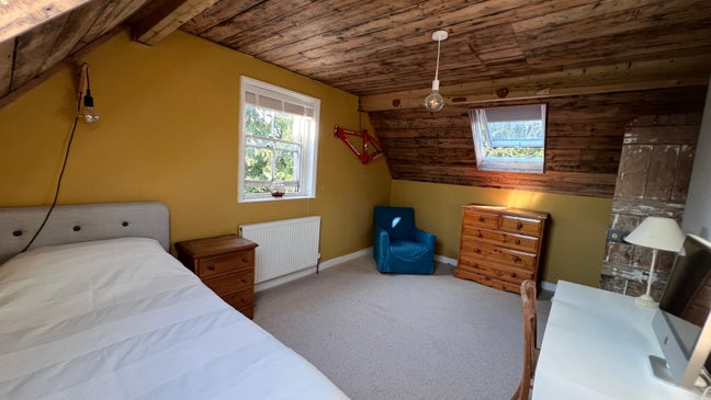 Bright large room in Steyning - family home  Main Photo