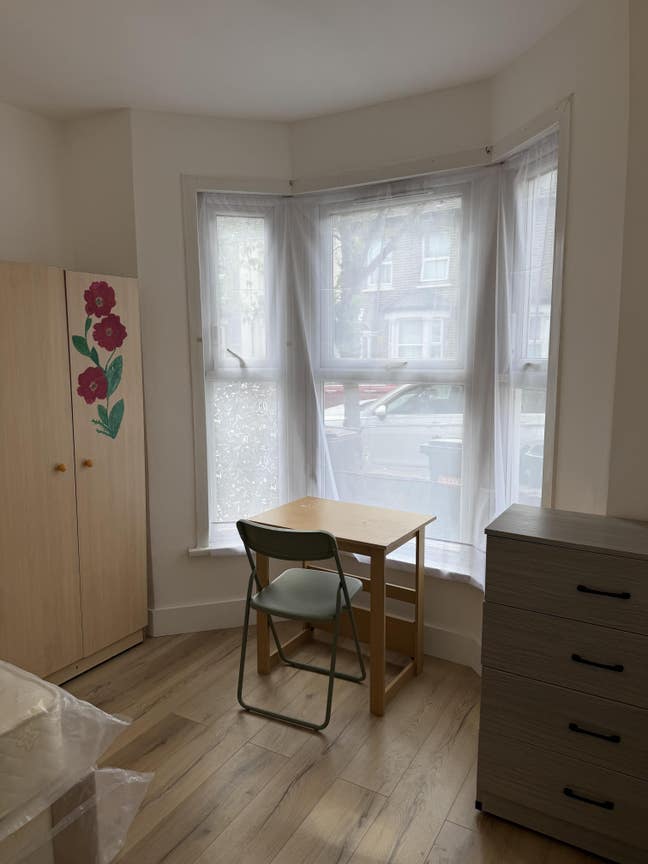 3 x Double and 2 x Single Room to Let Main Photo