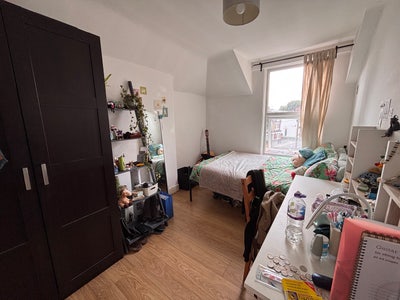 Well-lit cosy room in Earlsfield Main Photo