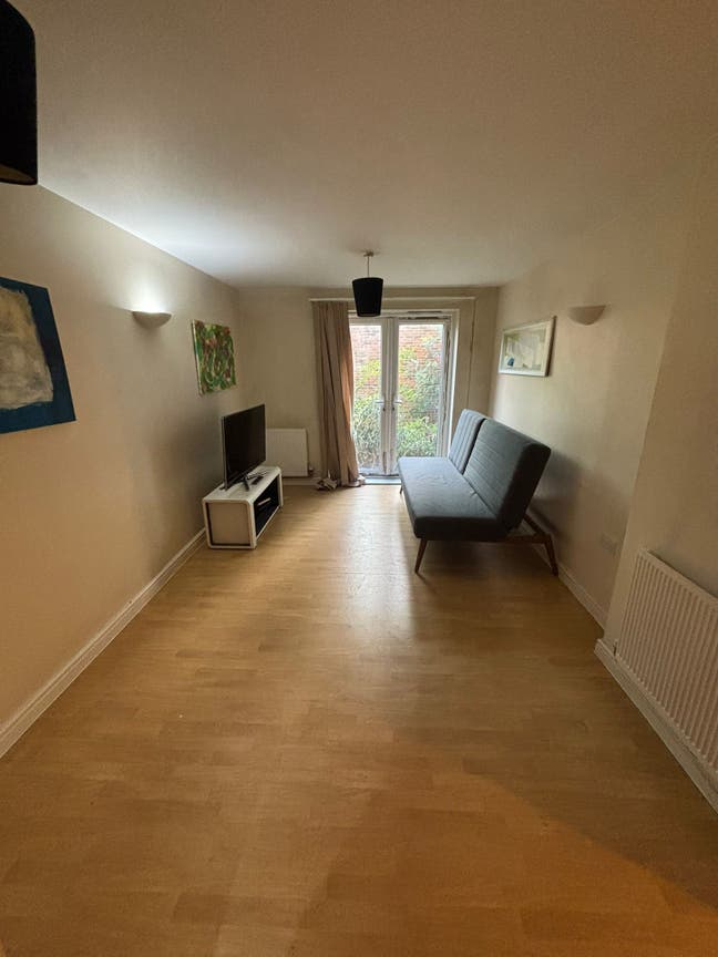 1-Bed Flat w/ Garden& ALL Bills incl &pound;1750 PCM Main Photo