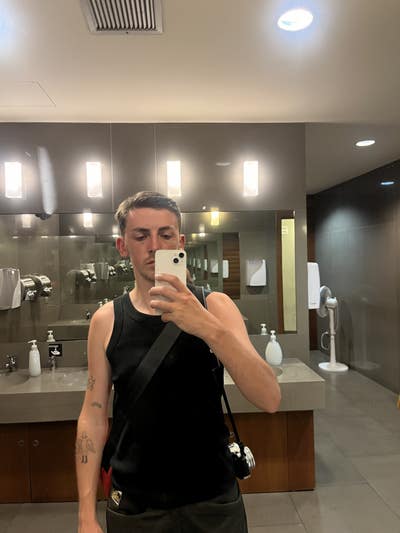 Professional Aussie looking for social flat  Main Photo