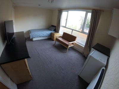 LAST room (V Large) - Professional House share Main Photo