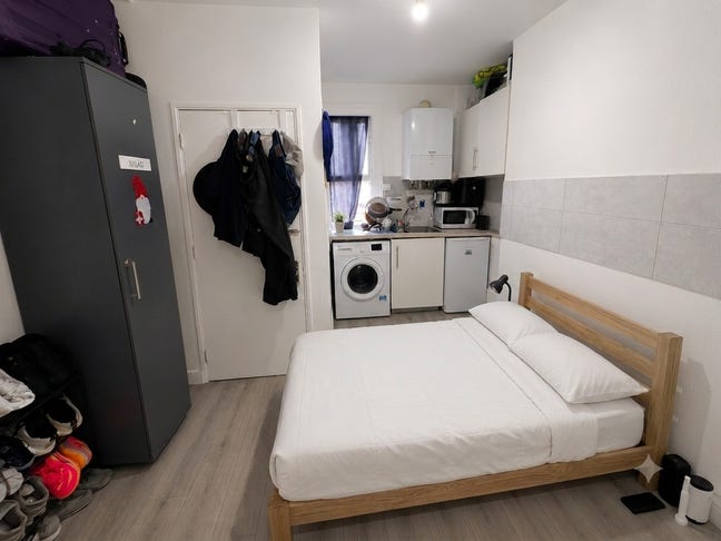 Furnished studio Flat to rent in GREAT location  Main Photo