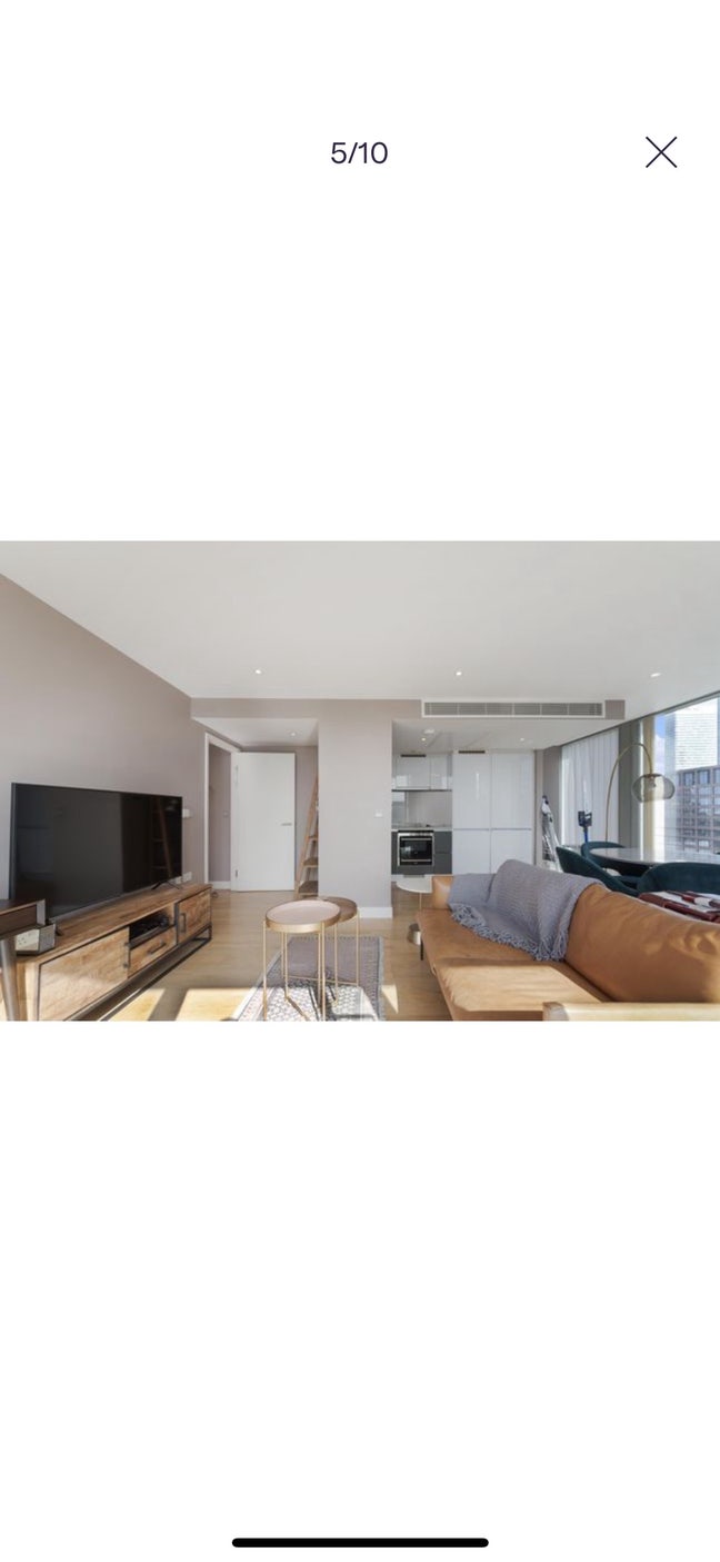 Flat in Landmark East Tower in Canary Wharf  Main Photo
