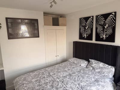 Spacious double bedroom Main Photo