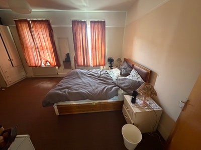 Large Double Room Main Photo