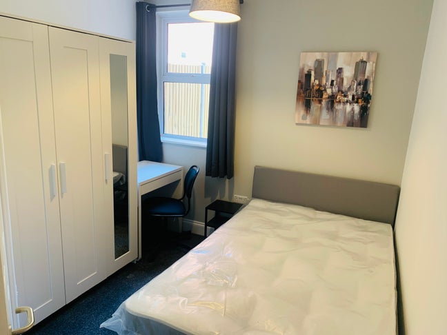 Burlington Rd  Double Ensuite Professionals Main Photo