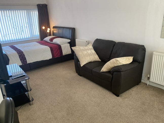 All incl rent Female tenants Main Photo