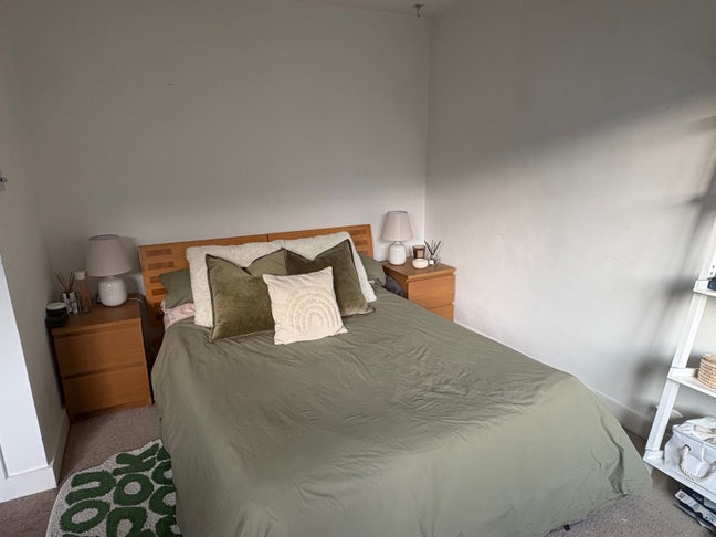 Female only short term let in Finsbury Park Main Photo