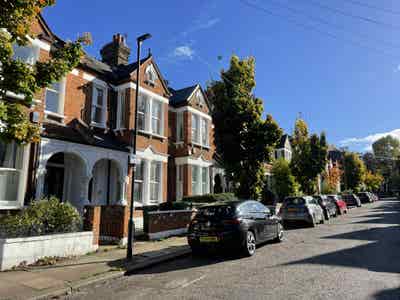 Big double room in lovely Clapham flat Main Photo