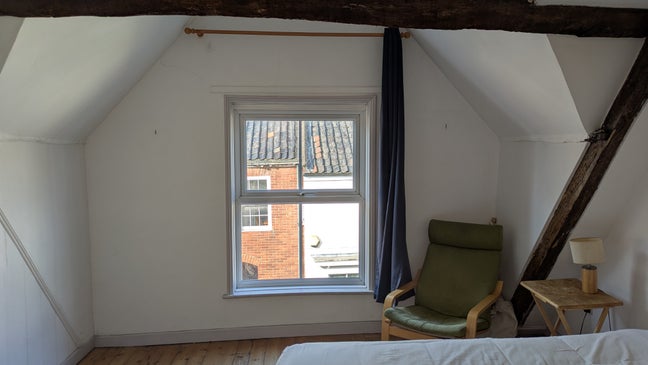 Light spacious double room. Main Photo