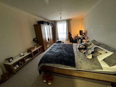 Large double bedroom close to Canary Wharf Main Photo