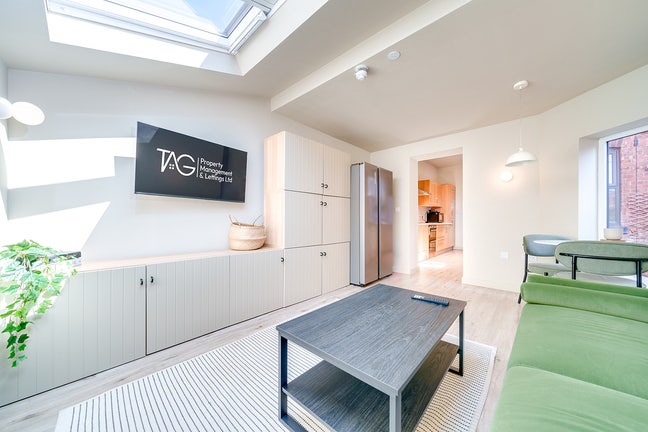 Two Luxury Double Ensuite Rooms Available Now Main Photo