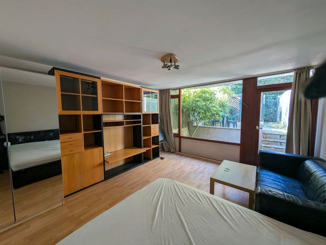 Garden Studio/en-suite 5 min East Putney  Main Photo