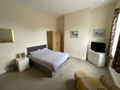 1 Large double room. Close to Teesworks. Free Wifi Main Photo