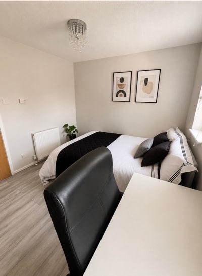 Bright and Cosy Double Bedroom in London E6 Zone 3 Main Photo