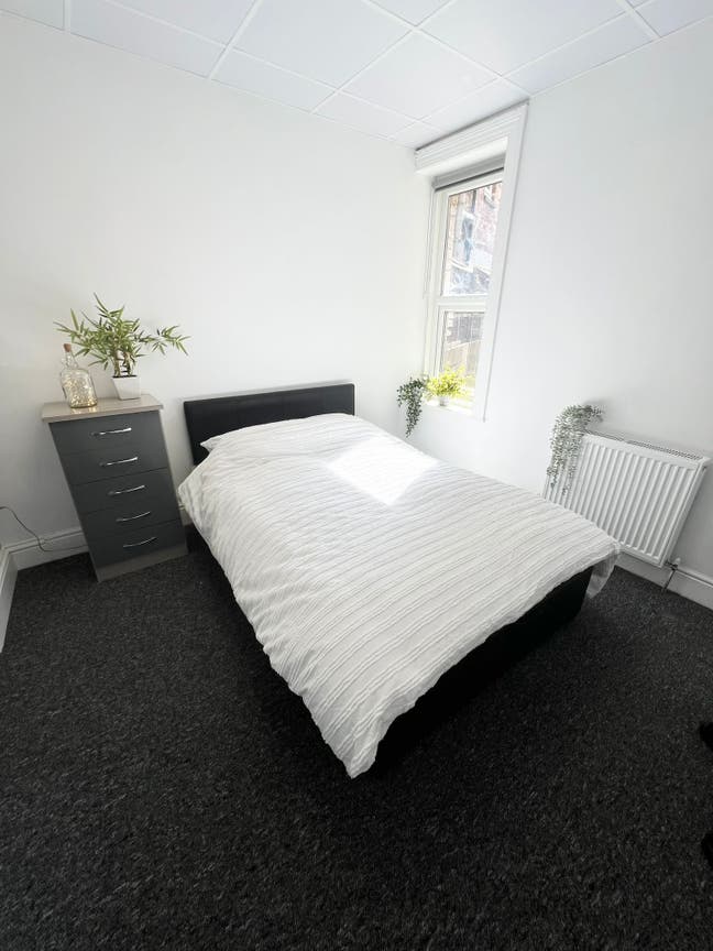 En-suite Room! Couples accepted! Zero Deposit! Main Photo