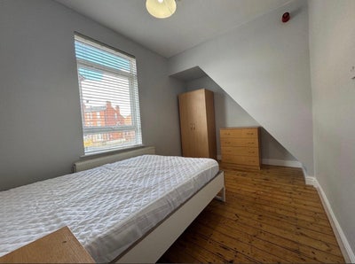 Double Room with Private Bathroom! Bills Included  Main Photo