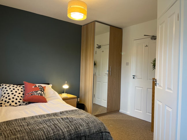 "Living here has been a fantastic experience" Main Photo