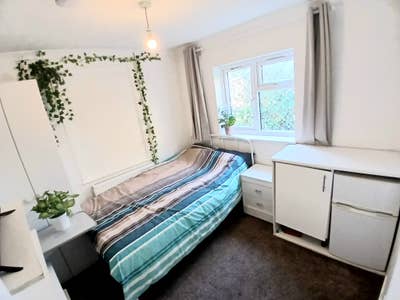 En-suite furnished Double Room bills included Main Photo