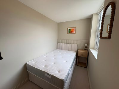 Rooms to Rent - 1 Rawdon Road  Main Photo