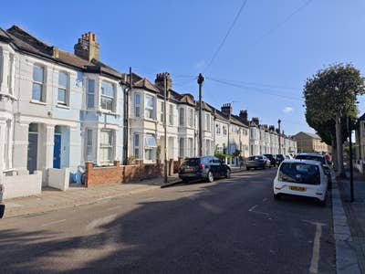 En-Suite Victorian House in City Center Main Photo