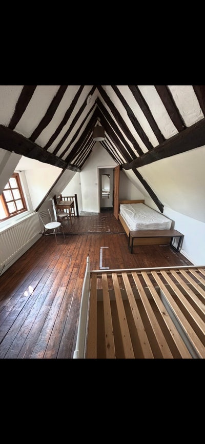 Extra large room  Main Photo