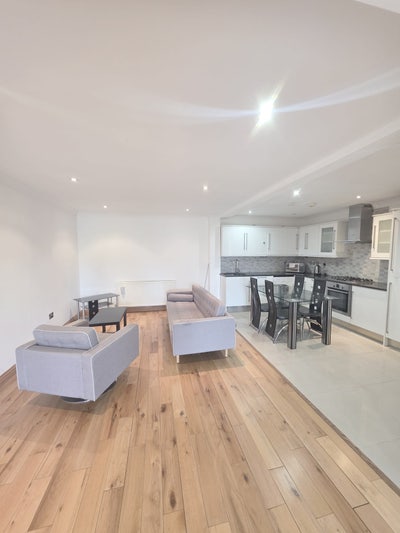 Spacious 2 Bed 2 Bath Flat to Rent - Mile End, E3 Main Photo