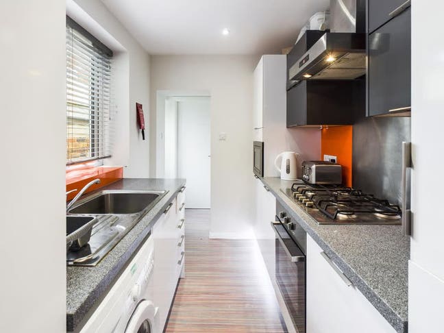 5 Bed House Stoke ST4 2ED Avail Now Main Photo
