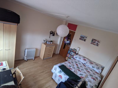 2 bed flat for short let for single or couple.  Main Photo