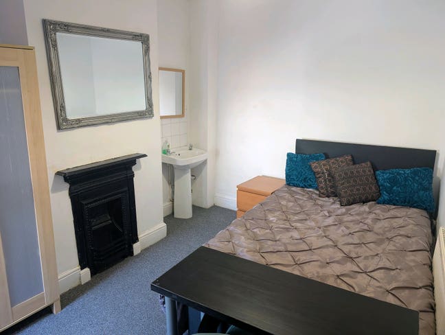 Fantastic Double Room, all bills inc Main Photo
