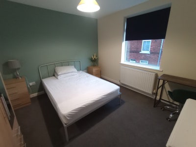 Double Room | 3‑Room House Share| Bills Included Main Photo