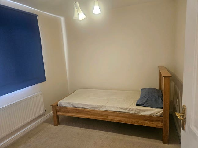Room available just for a woman Main Photo