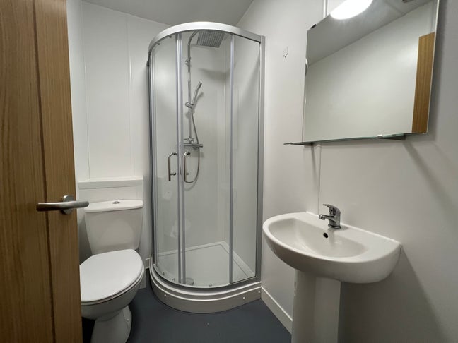 Studio all bills Inc-3 mins to UoL Main Photo