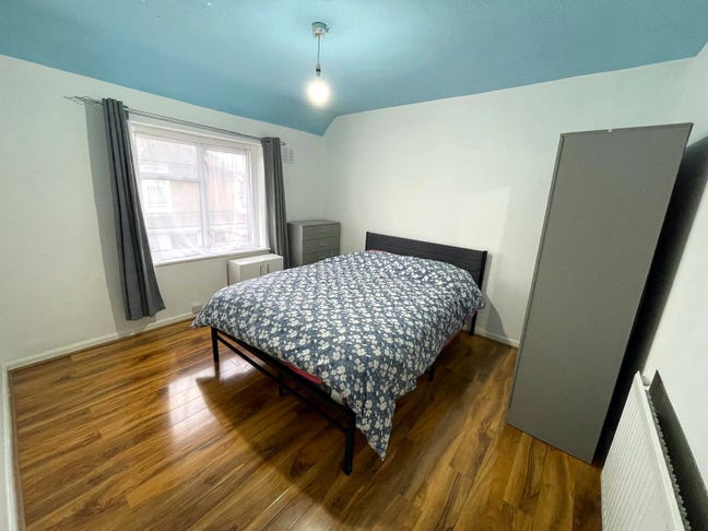 2 Double Rooms, All Bills inc, 4Min Becontree Stn Main Photo