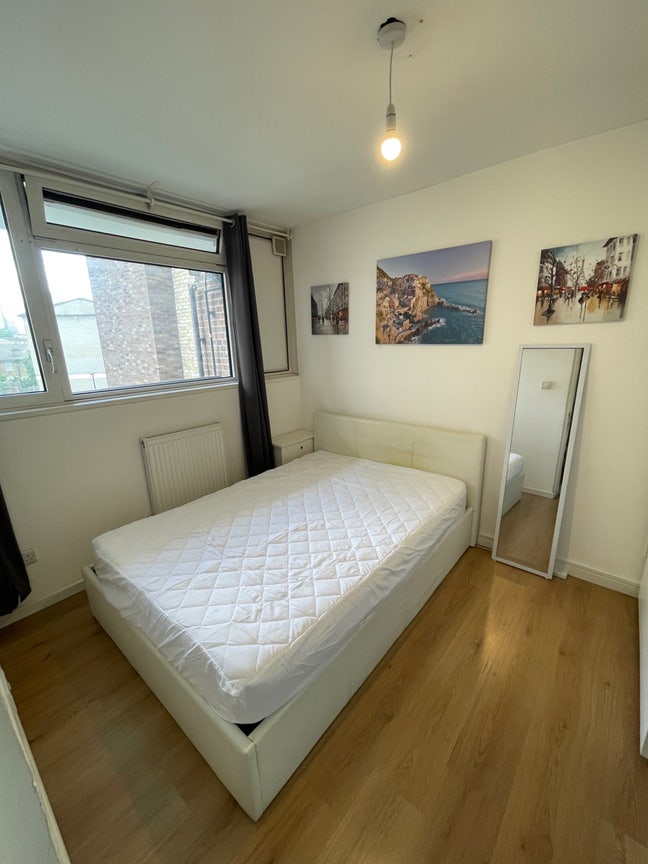 Double room available : Island Gardens Main Photo