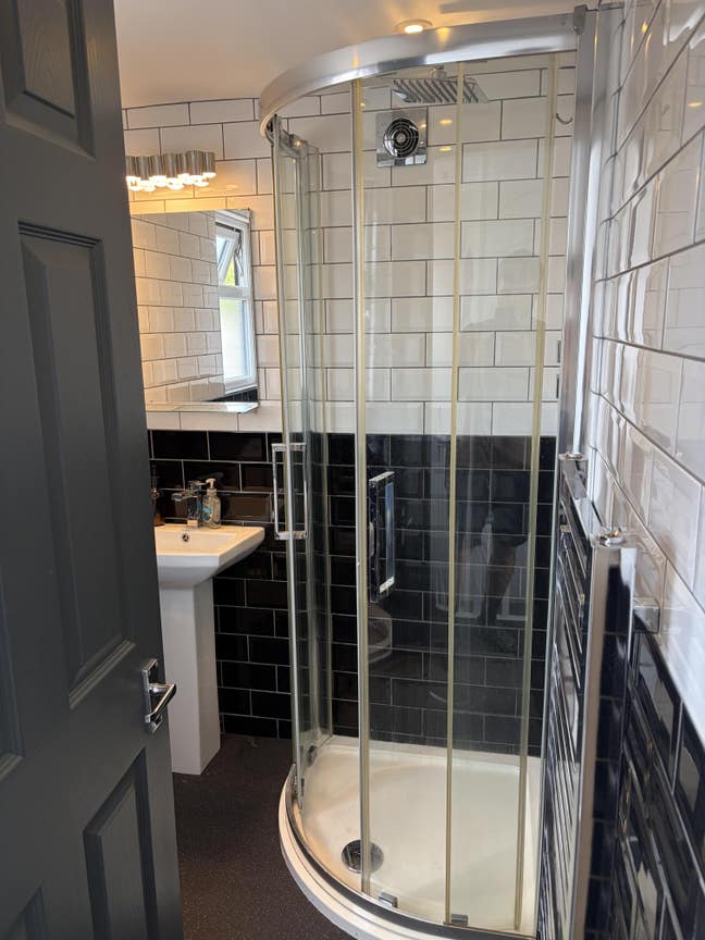 Spacious Double Room with En-Suite  Main Photo
