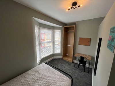 4 Bed House Close to City Centre Available Now! Main Photo
