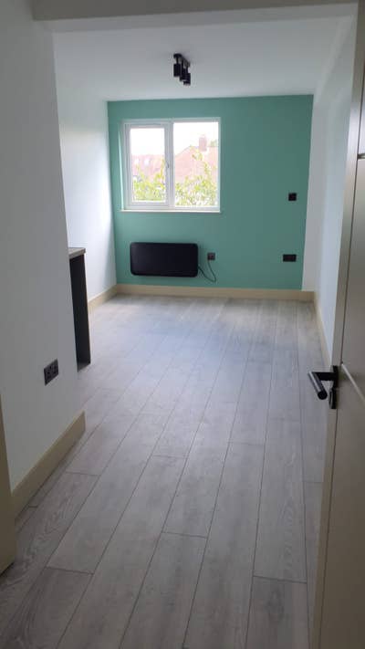 Studio Room Available –Longfellow Road KT4 Main Photo