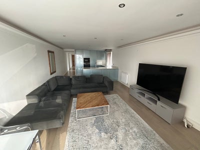 2-Bedroom in Fulham, 2-En-Suite with Water Views  Main Photo